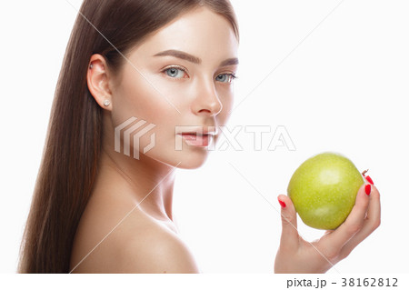 Beautiful young girl with a light natural make-up Beautiful young girl with a light natural make-up 38162812