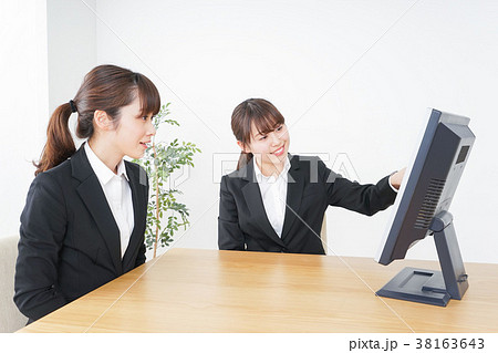 ミーティングをするビジネスパーソン ミーティングをするビジネスパーソン 38163643