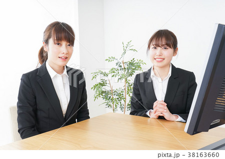 ミーティングをするビジネスパーソン ミーティングをするビジネスパーソン 38163660