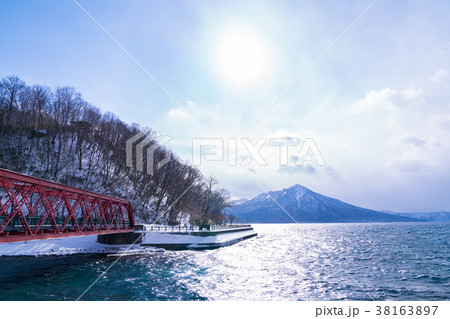冬の北海道 支笏湖と恵庭岳 38163897