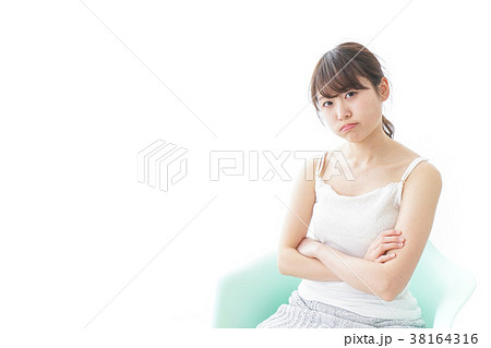 腹を立てる女性 腹を立てる女性 38164316
