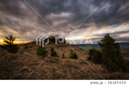 Dramatic sunset over the ruins of Spis Castle in 38165429