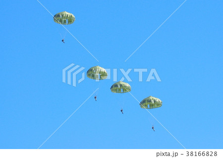 パラシュート降下 38166828