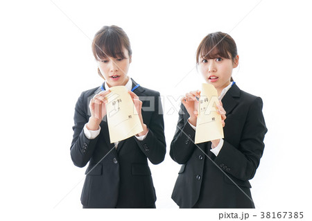 若いビジネスウーマンと給料 38167385
