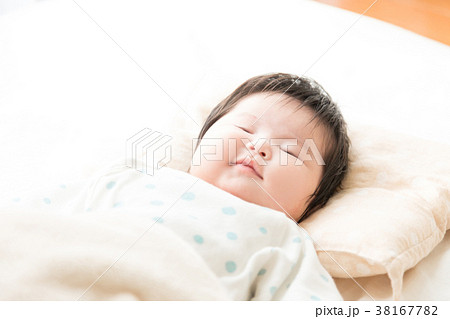 新生児　乳幼児　赤ちゃん 38167782