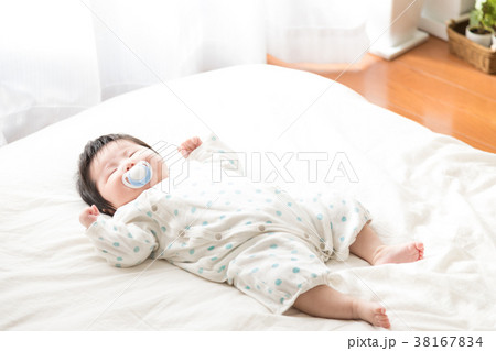 新生児　乳幼児　赤ちゃん 38167834