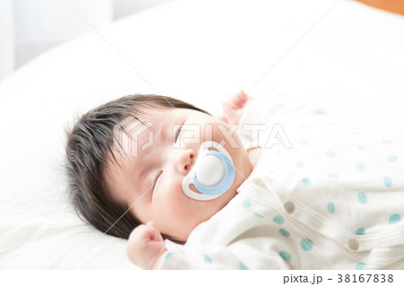 新生児　乳幼児　赤ちゃん 38167838