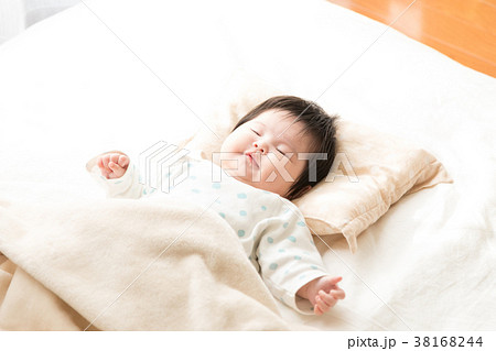 新生児　乳幼児　赤ちゃん 38168244