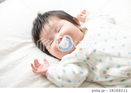 新生児　乳幼児　赤ちゃん 38168311