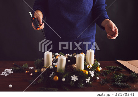 Woman with gun hot in the production of wreath 38170241