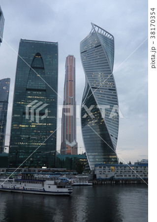 Business center with high skyscrapers Business center with high skyscrapers 38170354