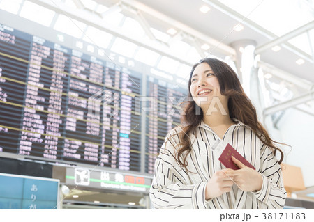 空港　人物 38171183