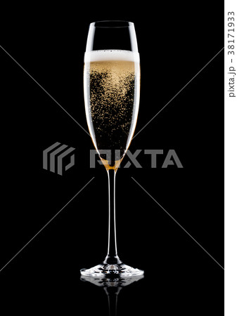 Elegant glass of yellow champagne with bubbles Elegant glass of yellow champagne with bubbles 38171933