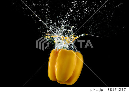 bell pepper in water with splash bell pepper in water with splash 38174257