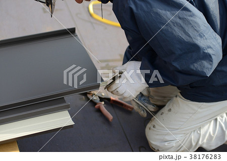 ガルバリューム屋根の加工 38176283