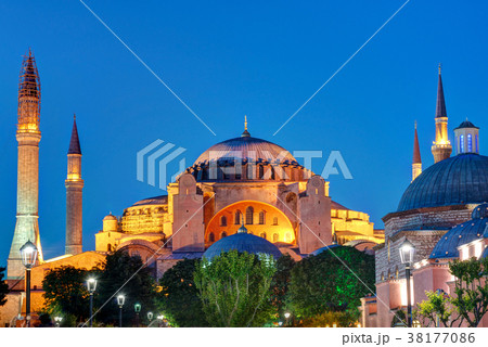 Hagia Sophia at night in Istanbul, Turkey 38177086