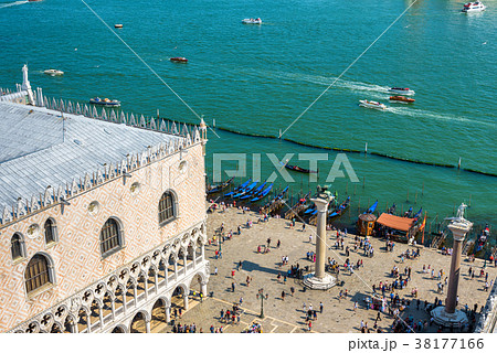 Lagoon near Doge's Palace in Venice Lagoon near Doge's Palace in Venice 38177166