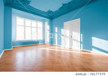 Empty room classical architecture flat renovation  38177370