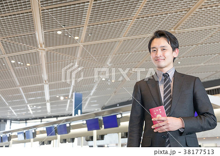 空港　ビジネスマン 38177513