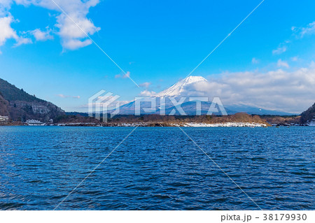 富士山　(精進湖　3月　晴れ) 38179930