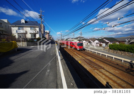 名鉄電車と住宅街 38181103