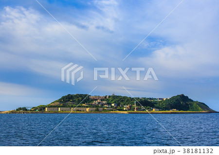 池島行きフェリーから池島の眺め 【長崎県長崎市池島】 池島行きフェリーから池島の眺め 【長崎県長崎市池島】 38181132