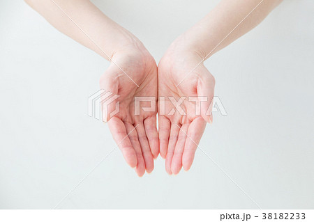 【切抜パス付き】なにかを持つ手 38182233