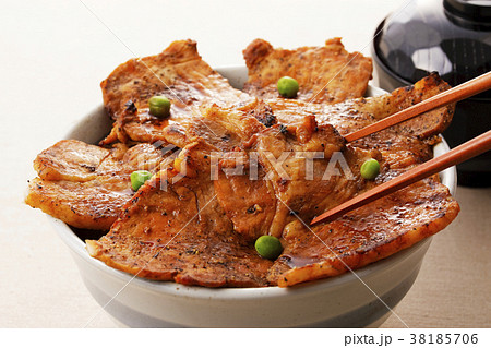 豚丼 38185706