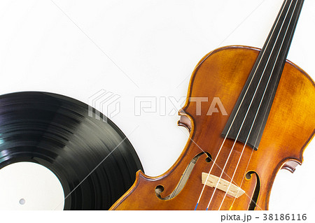 バイオリンとレコード盤 バイオリンとレコード盤 38186116