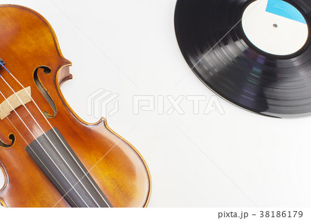 バイオリンとレコード盤 38186179