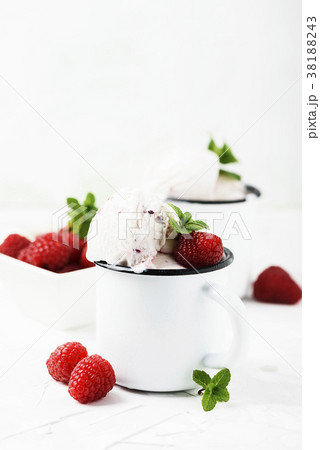 Sweet summer ice cream with raspberry 38188243