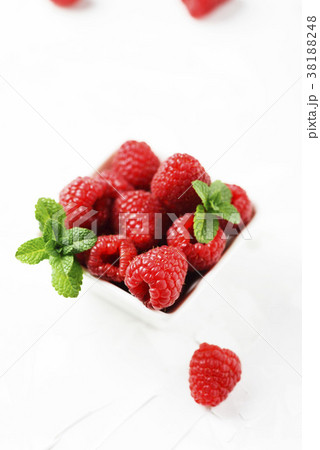 Sweet summer ice cream with raspberry Sweet summer ice cream with raspberry 38188248
