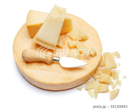 Whole round Head and pieces of parmesan or 38189981