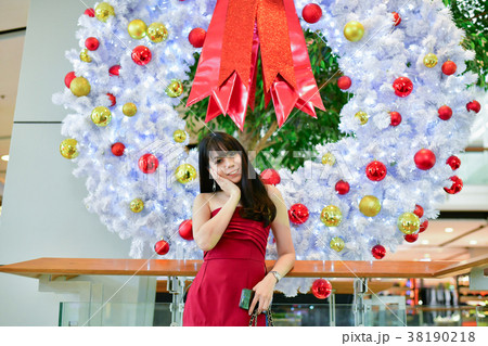 Christmas and New Year Concept, Beautiful girls are happy to cel Christmas and New Year Concept, Beautiful girls are happy to cel 38190218