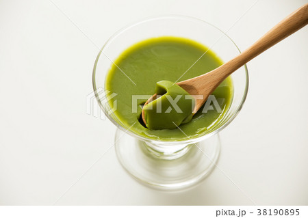 抹茶プリンを食べる 38190895