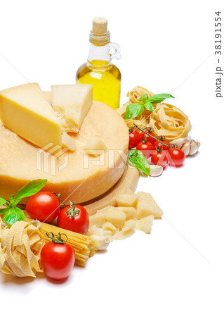 Traditional Italian parmesan or parmigiano cheese Traditional Italian parmesan or parmigiano cheese 38191554