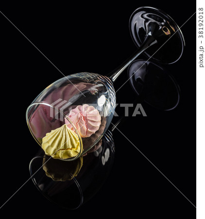 Meringue dessert in wine glass 38192018