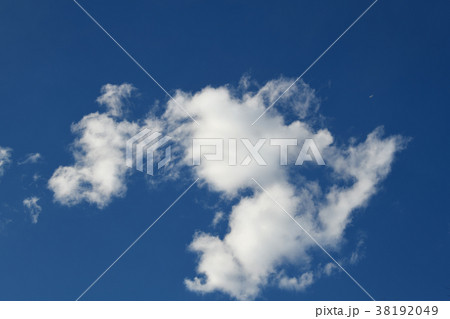 青空と雲と飛行機 青空と雲と飛行機 38192049