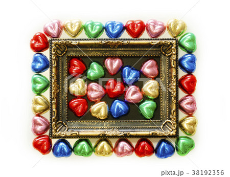 額縁とカラフルな沢山のハート 額縁とカラフルな沢山のハート 38192356