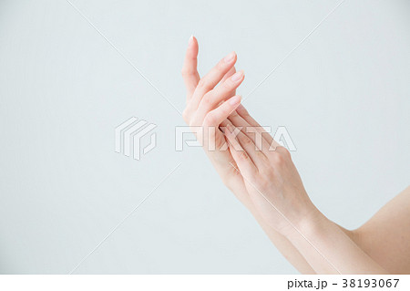 【切抜パス付き】手を合わせる 38193067
