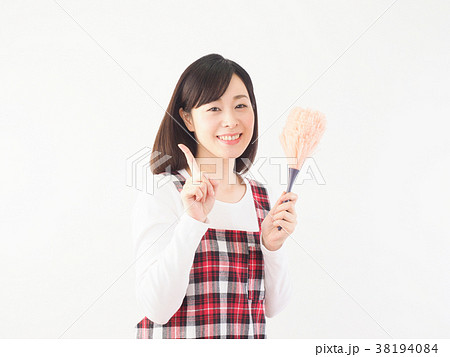 ハンディーモップを持って笑う女性 ハンディーモップを持って笑う女性 38194084