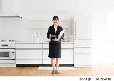 リフォーム 業者 営業 女性 リフォーム 業者 営業 女性 38195830