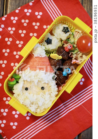 子供に作ったサンタクロースのキャラ弁 子供に作ったサンタクロースのキャラ弁 38196931