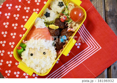 子供に作ったサンタクロースのキャラ弁 子供に作ったサンタクロースのキャラ弁 38196932