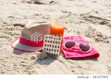Pills, carrot juice, accessories for sunbathing Pills, carrot juice, accessories for sunbathing 38197069