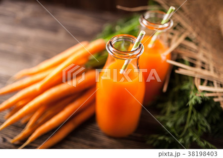 Fresh organic carrot juice 38198403
