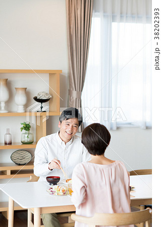 ミドルの夫婦（食事） 38202393