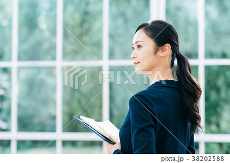 ビジネスウーマン　若い 38202588