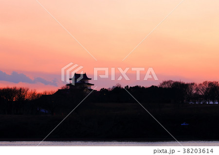関宿城の夕焼けと富士山 38203614