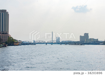 タイ・バンコク・チャオプラヤ川からの風景・街並み・ラマ8世橋 38203896